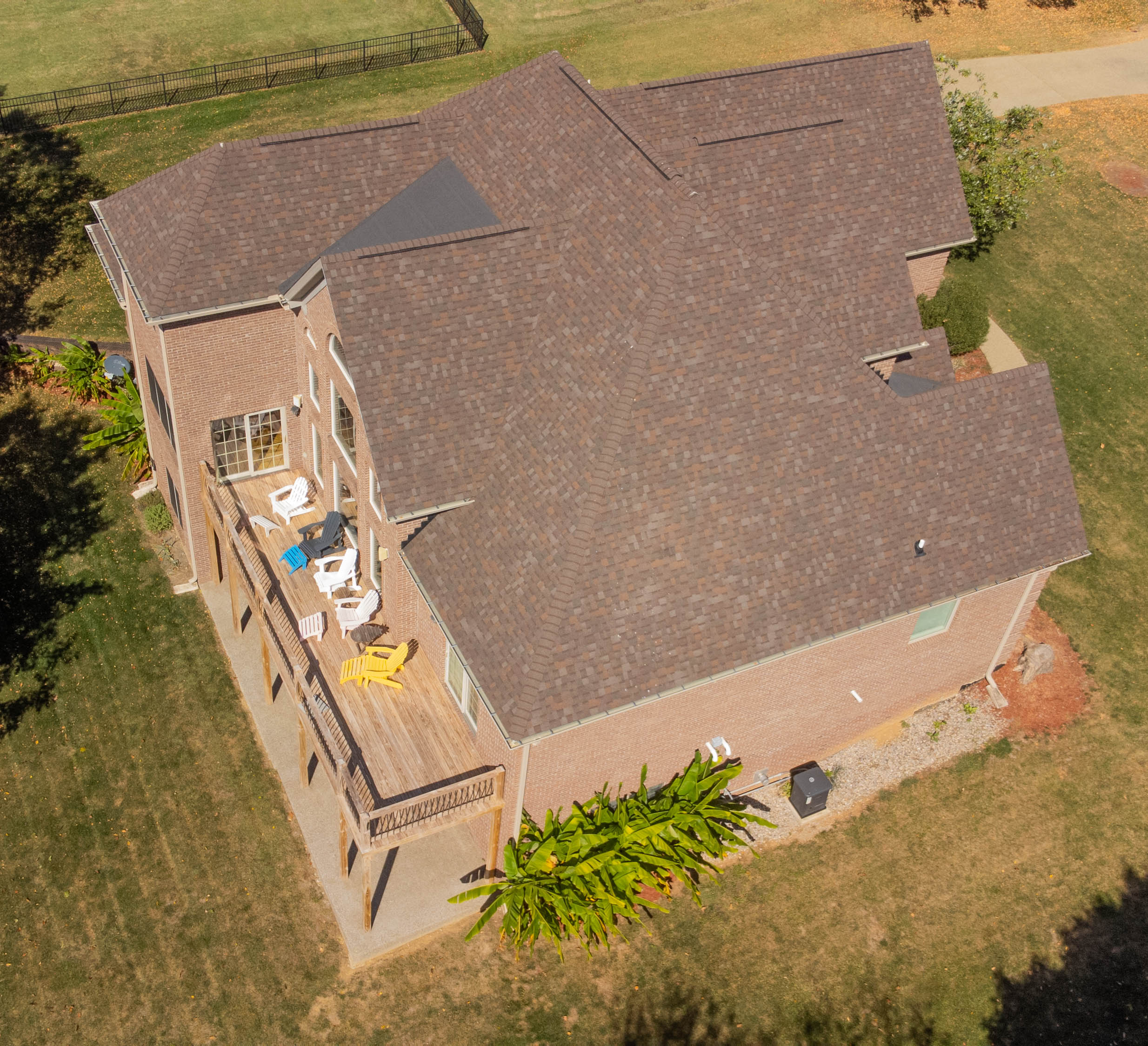 A house with Owens Corning Oakridge Flagstone shingle roof installed by Roof in Right in Louisville, KY. TOP view.